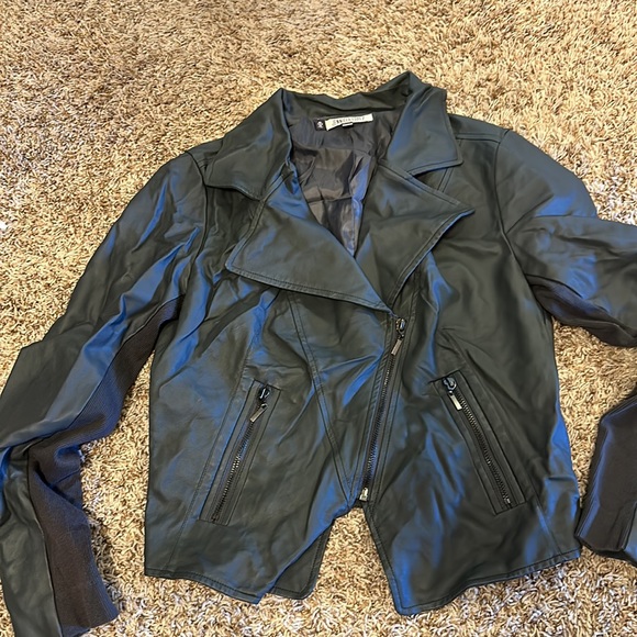 Leather jacket - Picture 3 of 4